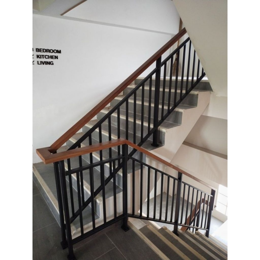 railing tangga besi minimalis-pagar tangga besi
