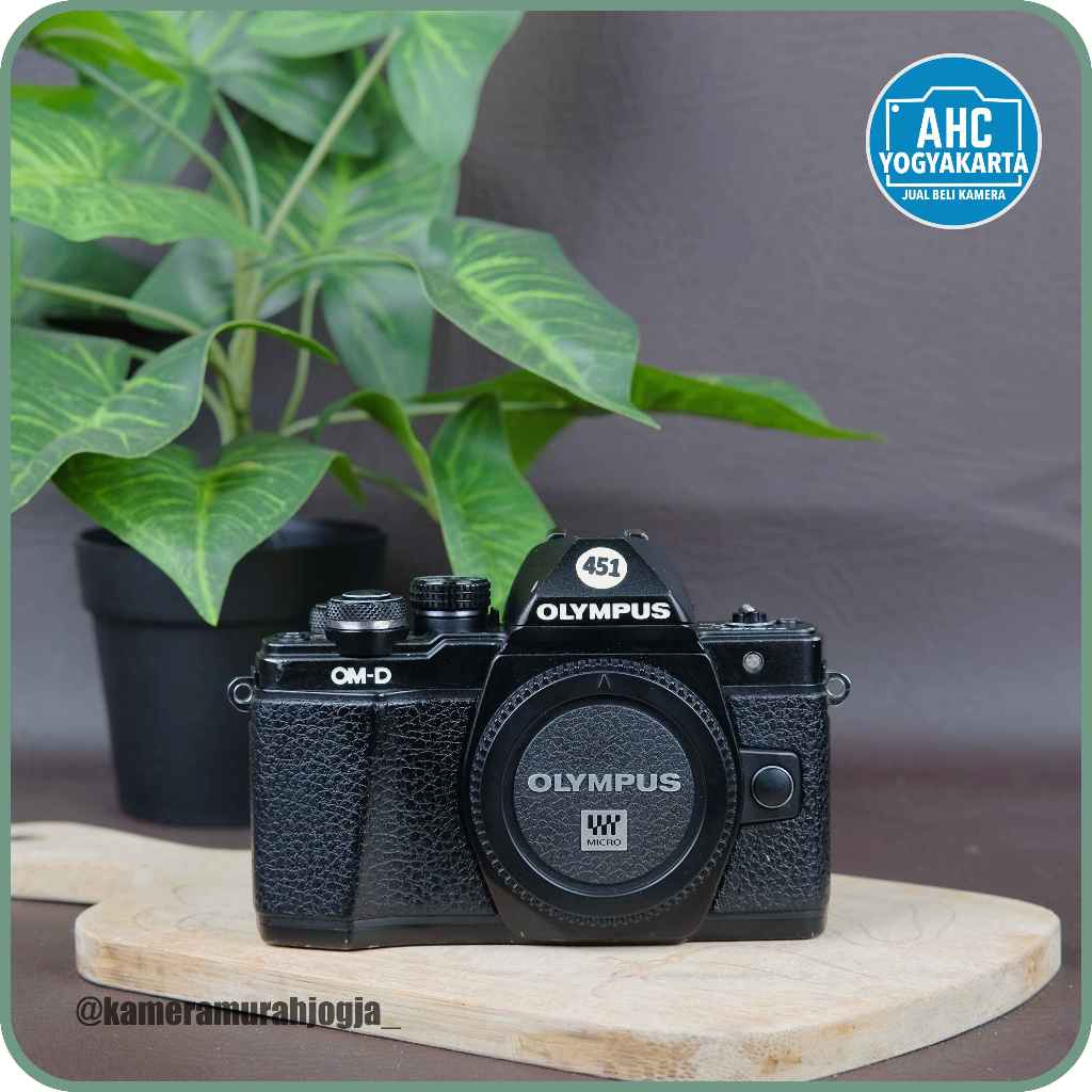 Olympus OMD EM10 Mark II Body Only Hitam (451)