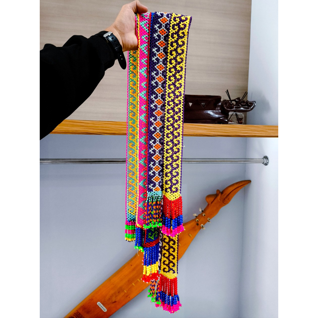 Syal Motif Dayak Variasi Manik Plastik