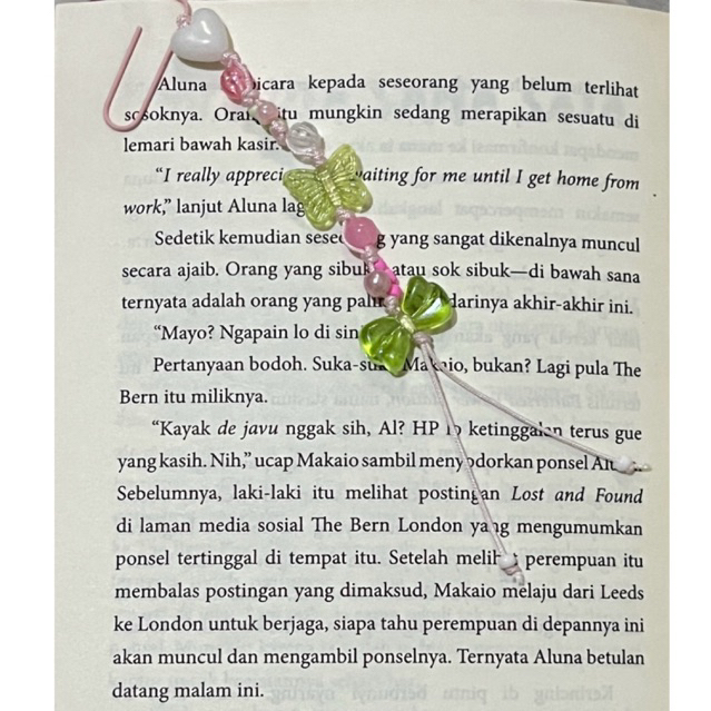 Paper Clip Beads Bookmark