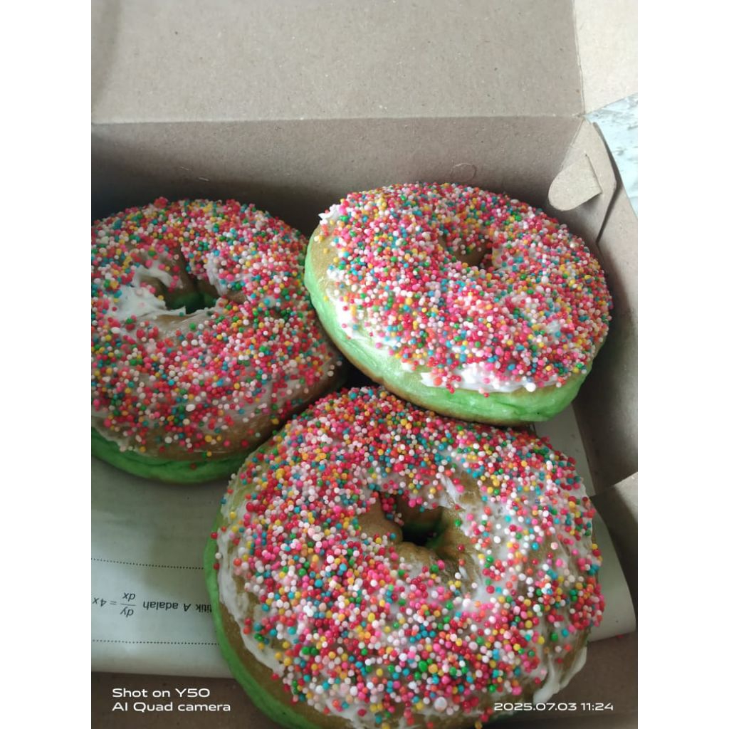 

kue donut jumbo rasa pandan