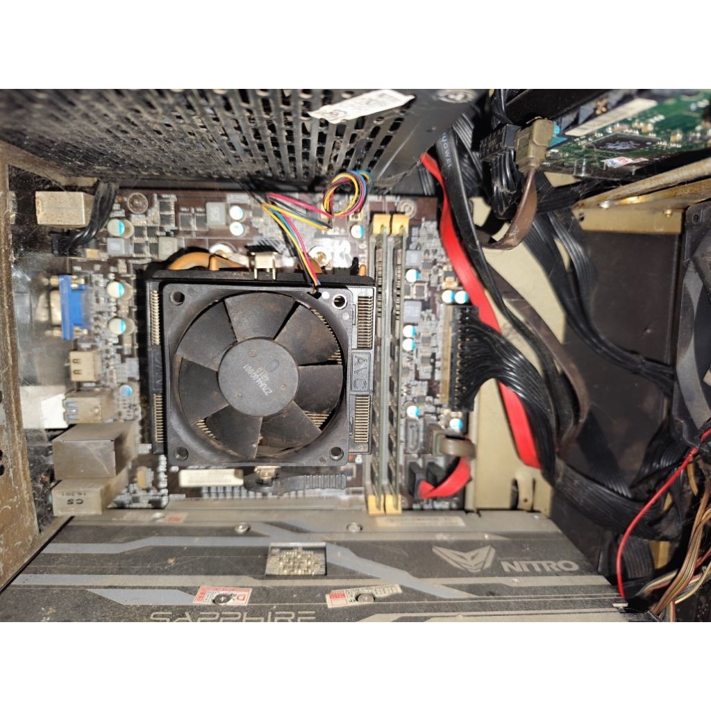 paket motherboard AMD fm2+, AMD athlon x4 860k, dan ram 16gb