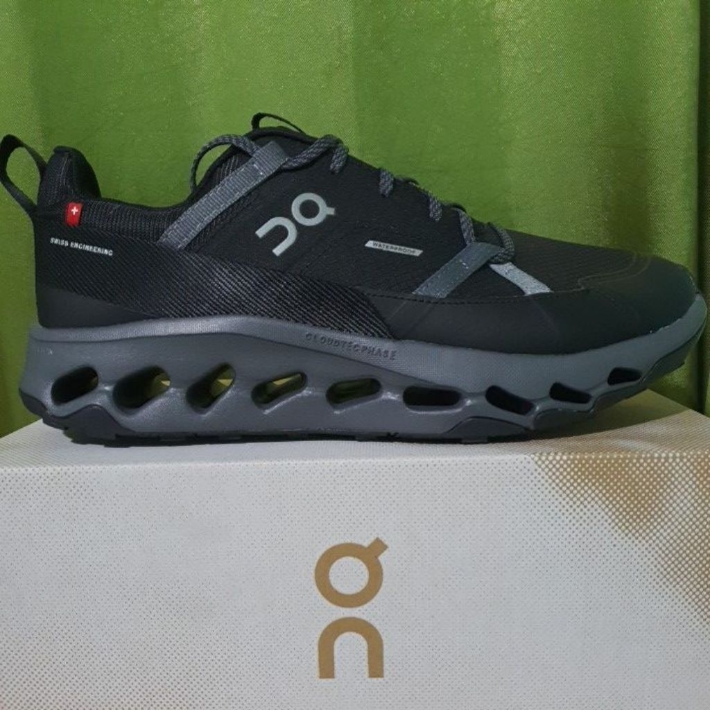 sepatu on cloud horizon