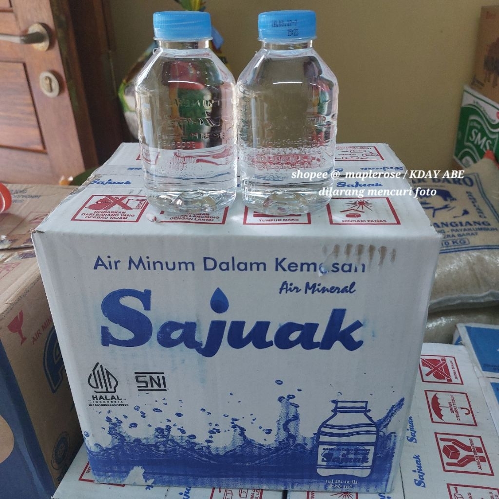 

Sajuak/Cleo/SMS/Muraqua Air Minum Mineral Cup Gelas Botol 220 ml dus