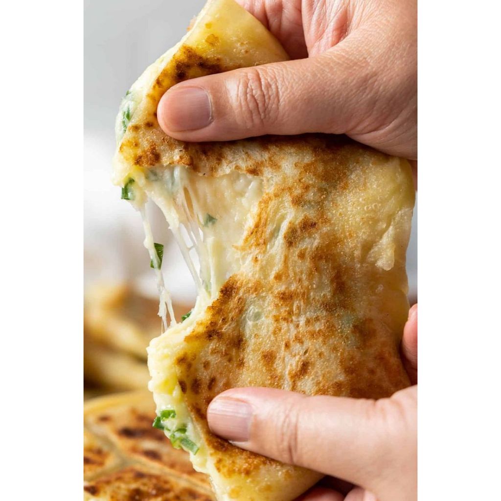 

roti canai mozarella 6pc/frozen food mozarella /roti keju daun bawang/roti lapis keju gurih