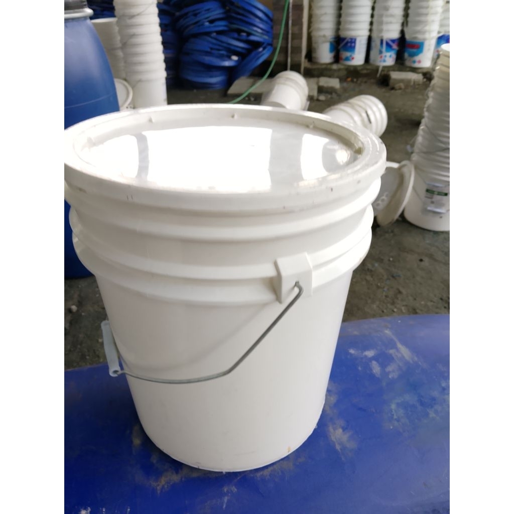 ember 25L putih  ukuran besar.komplit tutup .jumbo bahan hdpe tahan banting.anti bocor.