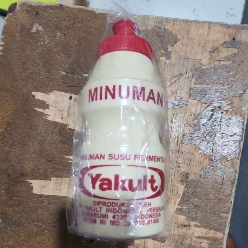 botol minum besar susu fermentasiYakult
