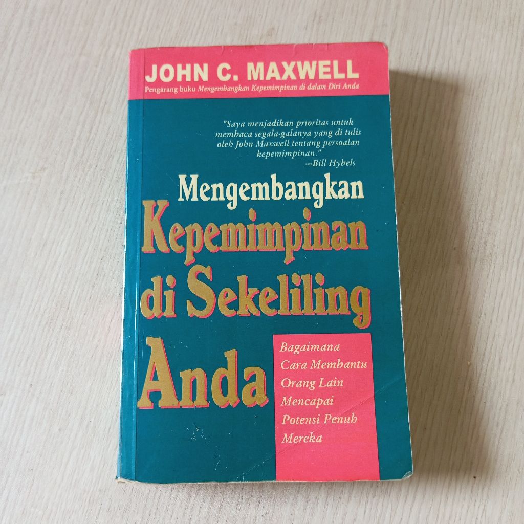 (Preloved) Buku Mengembangkan Kepemimpinan Di Sekeliling Anda John C. Maxwell / Buku Pengembangan Di