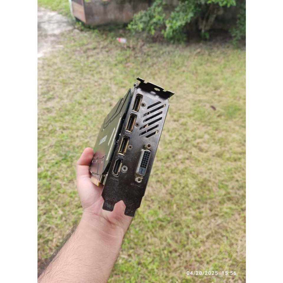 VGA GIGABYTE RX570 (NO DISPLAY)