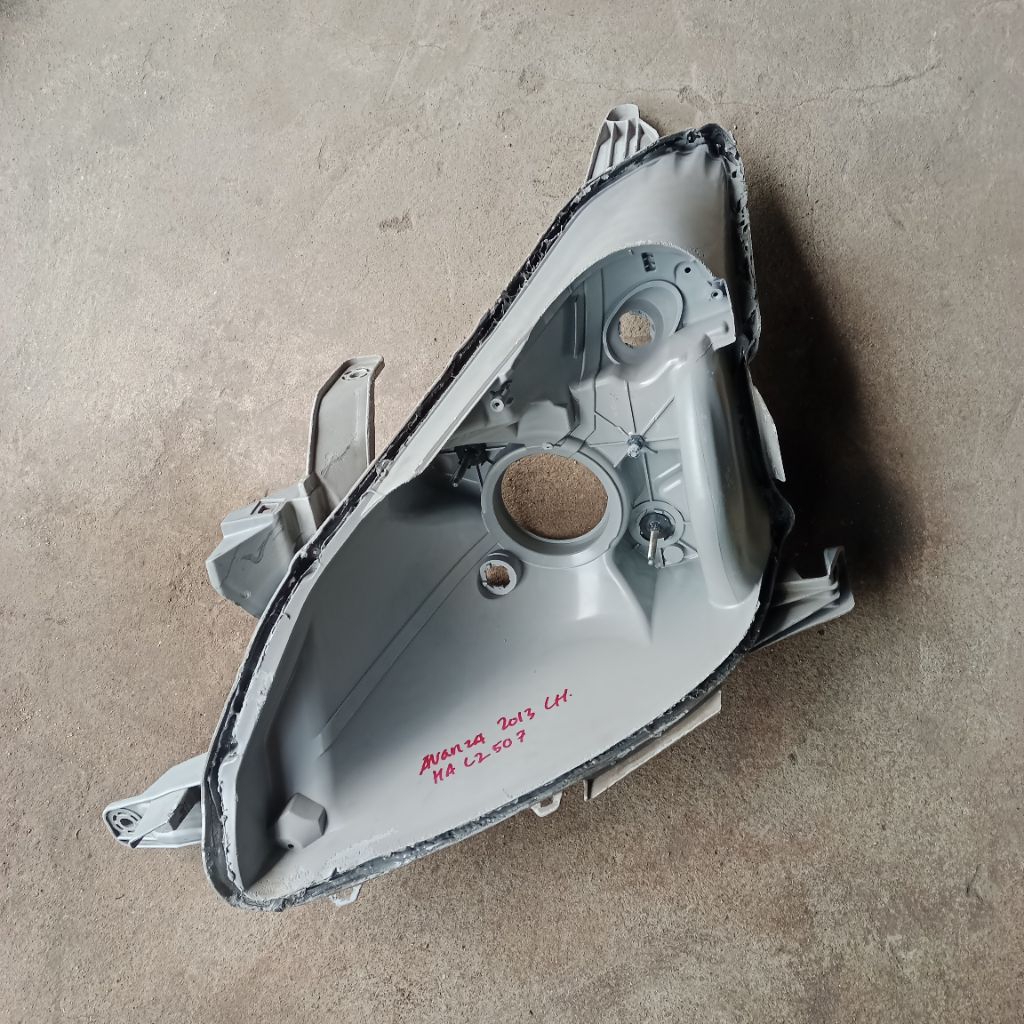 batok housing headlamp Toyota Avanza 2013 kiri
