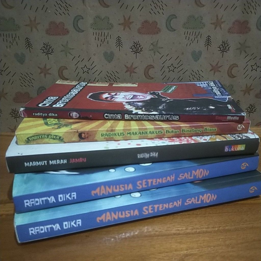 Novel Raditya Dika || Manusia Setengah Salmon - Marmut Merah Jambu - Radikus Makankakus - Cinta Bron