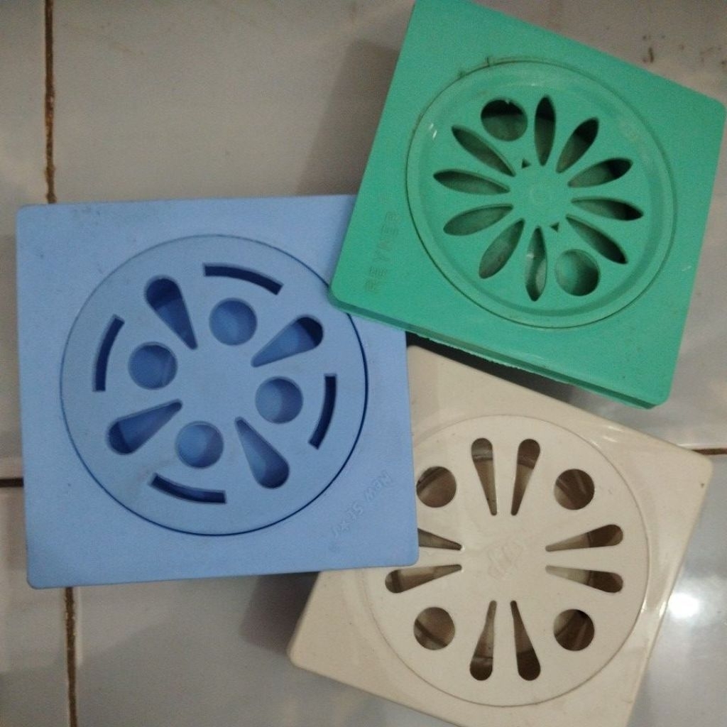 SARINGAN LANTAI KAMAR MANDI PVC