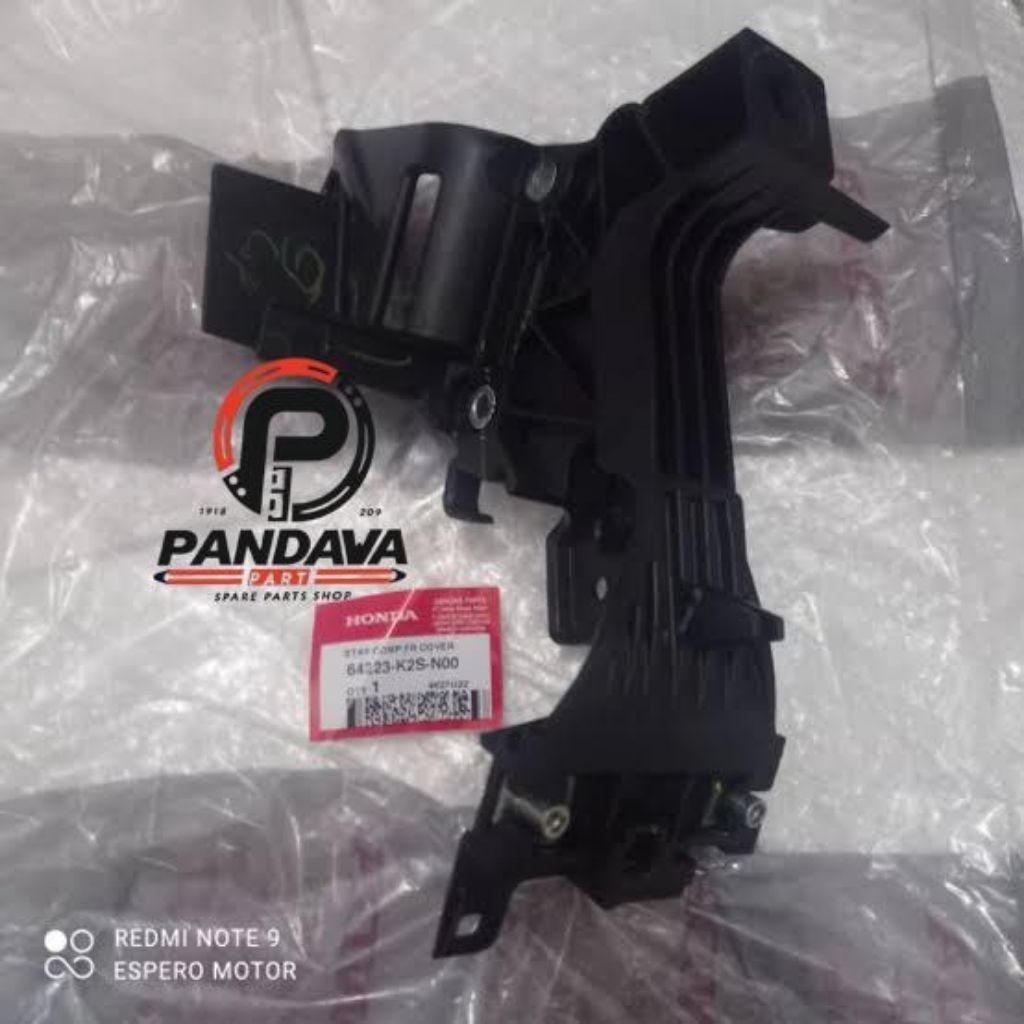 64223-K2S-N00 STAY COMP FR COVER TAMENG DEPAN VARIO 160 64223K2SN00 ORIGINAL AHM
