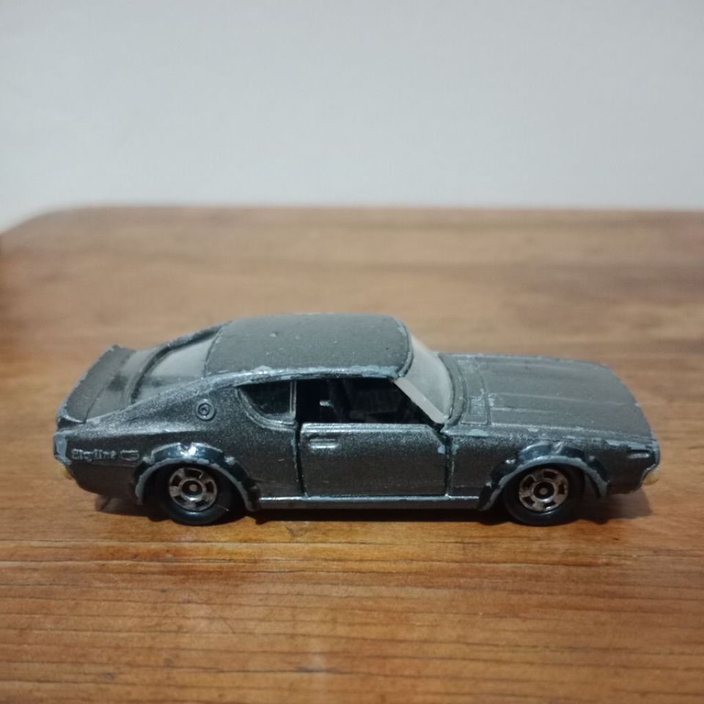 Tomica nissan Skyline 2000 GT