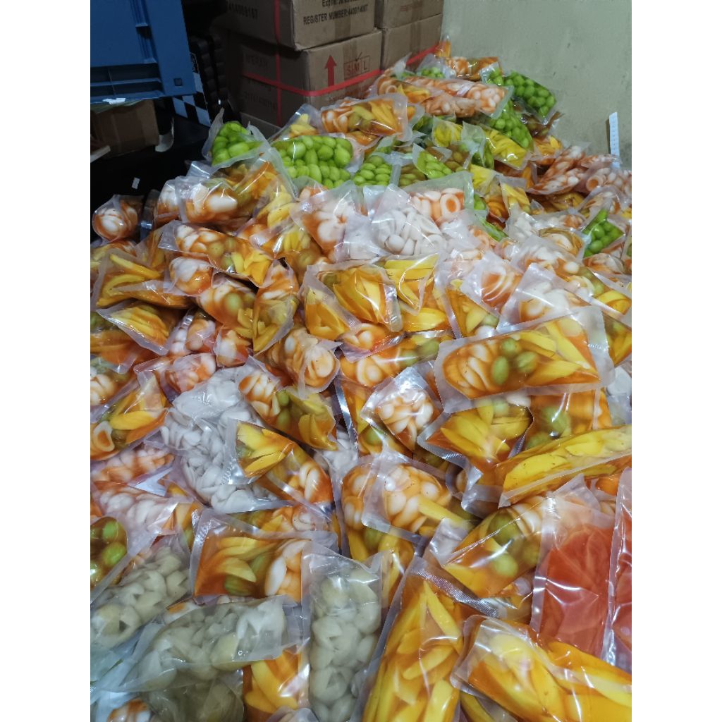 

manisan/asinan buah 1dus isi 20 pcs, buat jual lagi