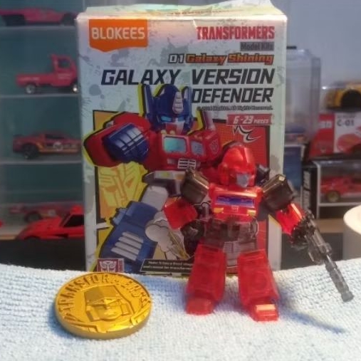 Blokees Transformers Defender Ironhide red + Megatron Coin