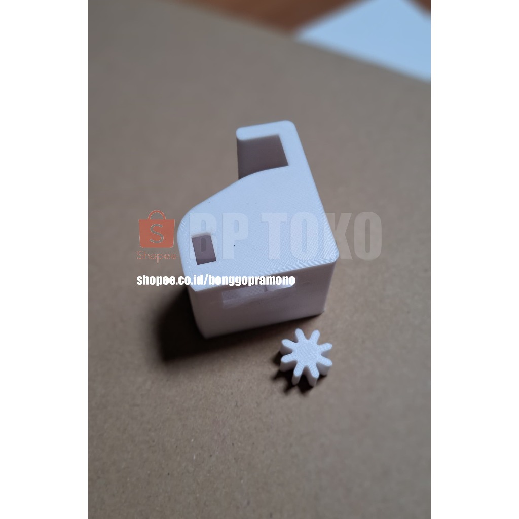 Box Servo Pakan Ikan Otomatis Putih