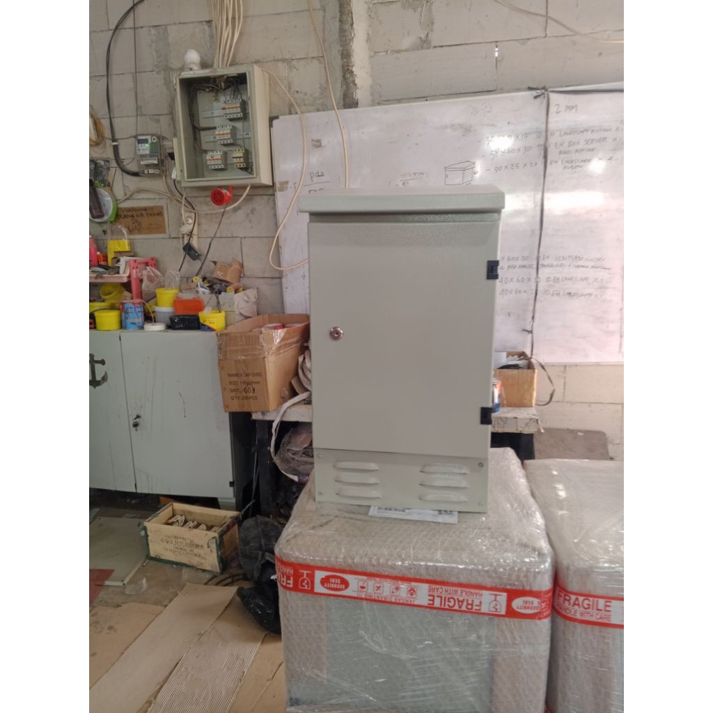 Box panel Outdoor 30x40x20 1.2mm ventilasi+kanal