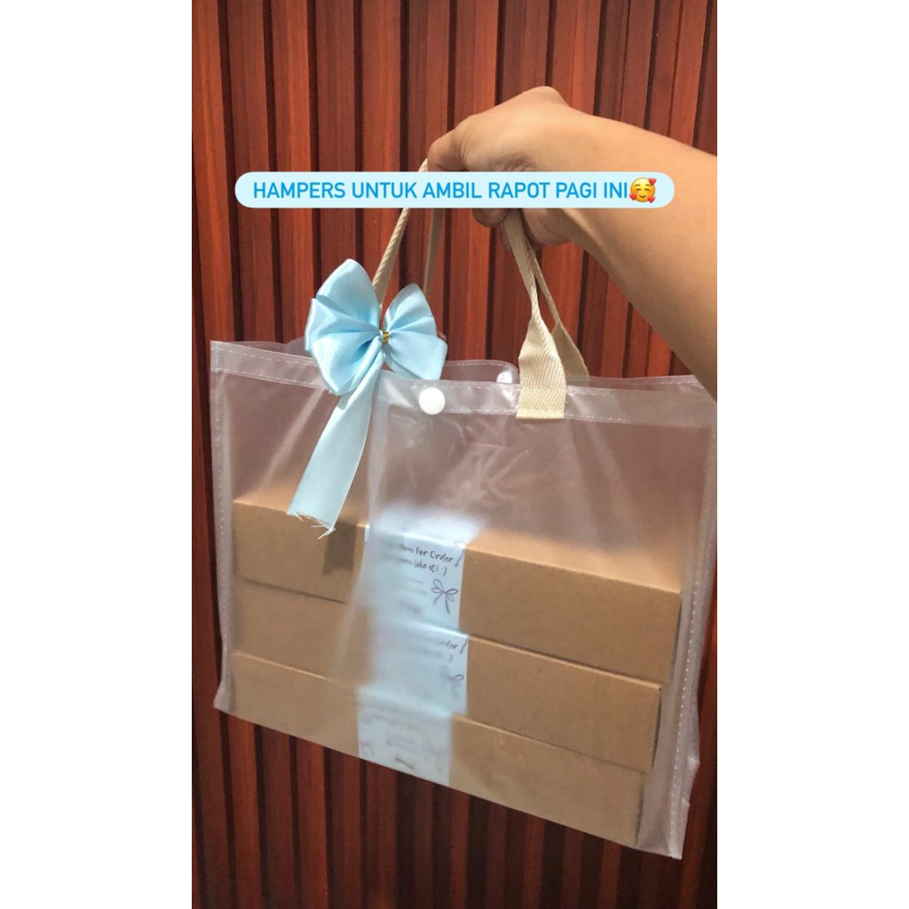 

Hampers gift banana Strudel Chocban pizza Chocolate pistachio coklat dubai hampers lebaran