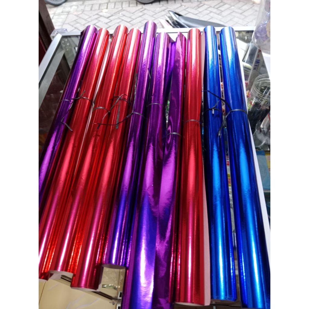 

1pcs kertas metalik / kertas kado kilap