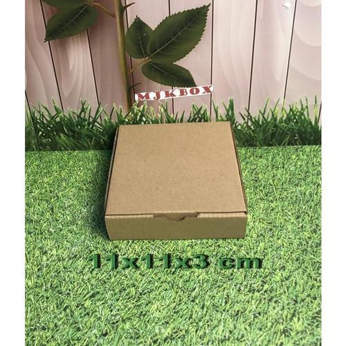 

Kardus karton uk. 11 x 11 x 3 cm...die cut box kotak Souvenir -dll
