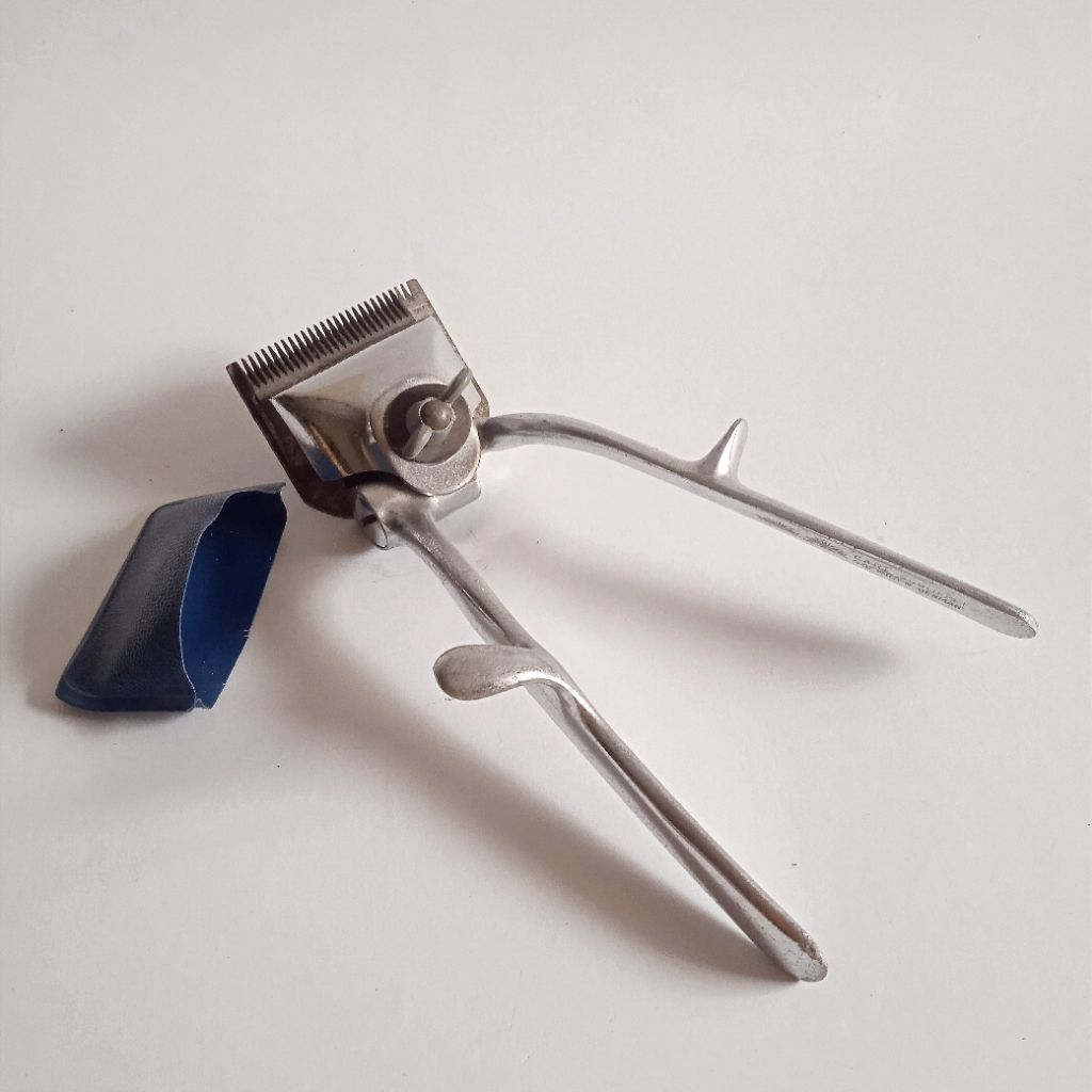 Antik Vintage Gunting Rambut Model Lama Merk CARL SCHLIEPER SOLINGEN GERMANY Kondisi Seperti Baru Ta
