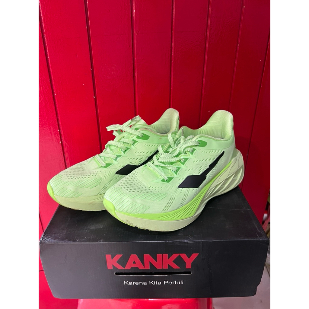 Preloved Sepatu Heiden Heritage - Stryde Raven Sprite Blast