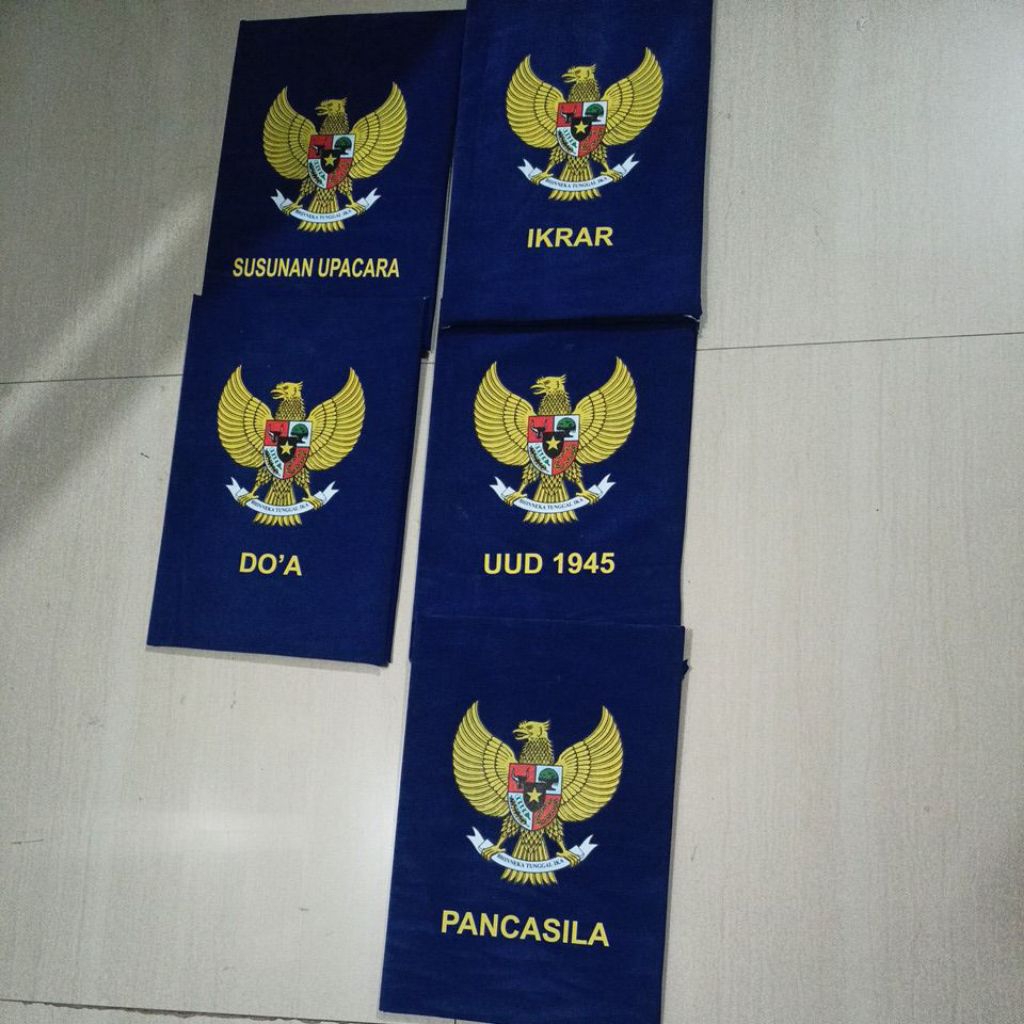 

Map upacara beludru 1 set isi 5 pcs logo TDF