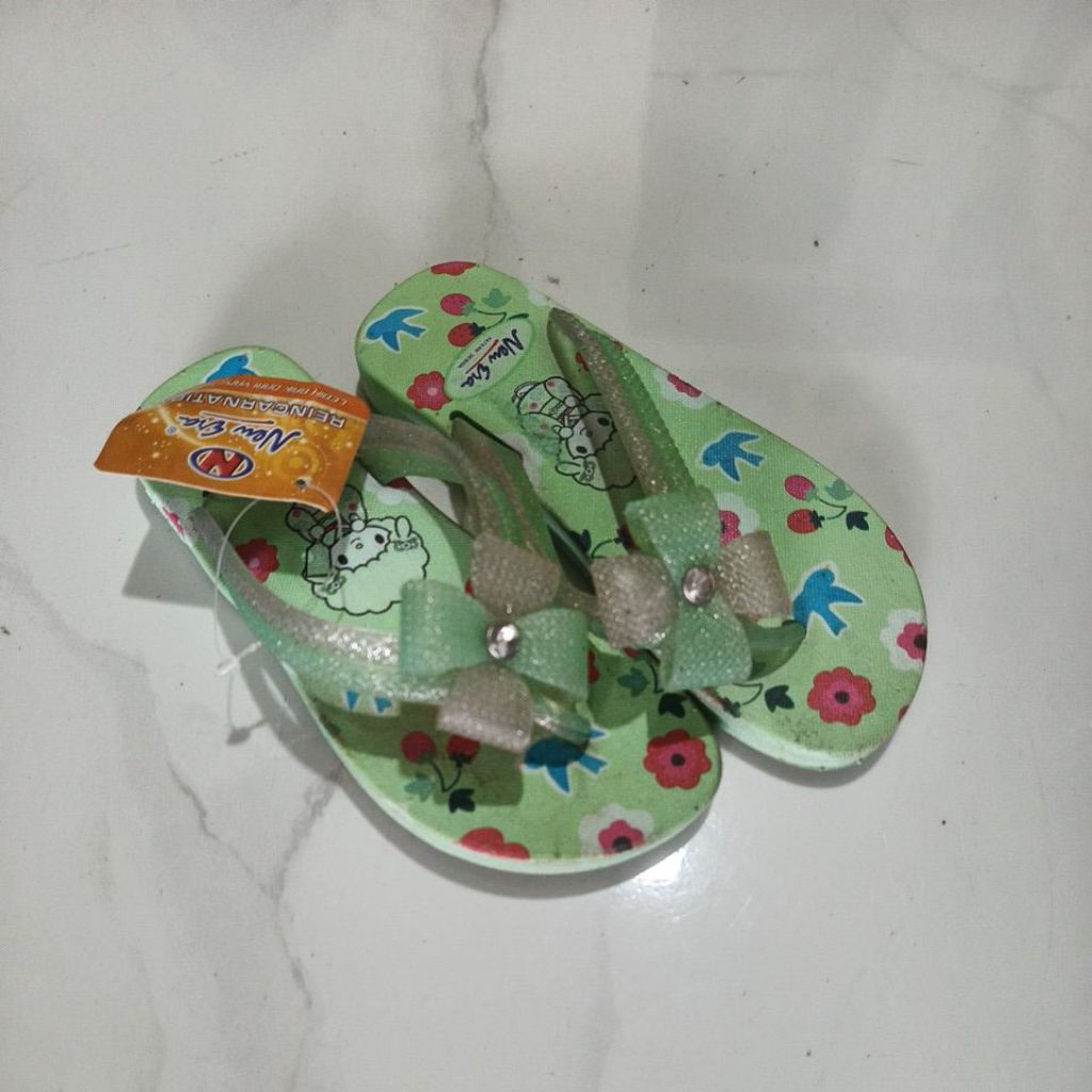sandal japit anak perempuan new era