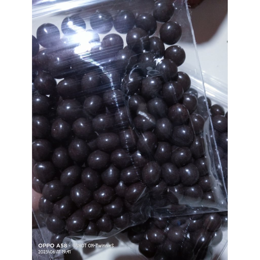 

biskuit bola coklat