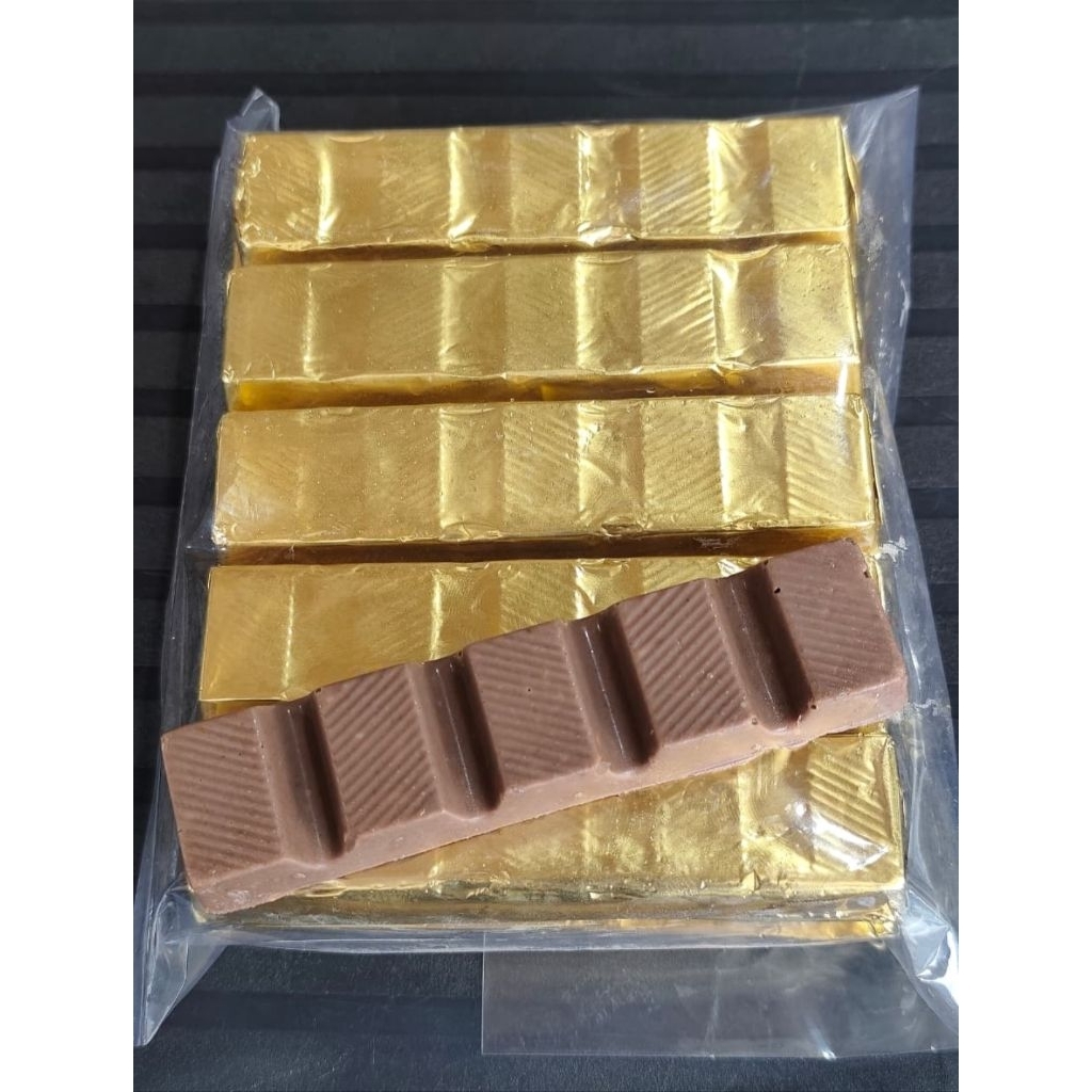 

COKELAT BATANG PREMIUM RASA COKLAT & COKLAT PUTIH ISI MEDE ALMOND 35GR