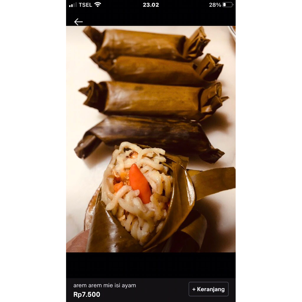 

Lontong/Arem arem mie isi ayam suir