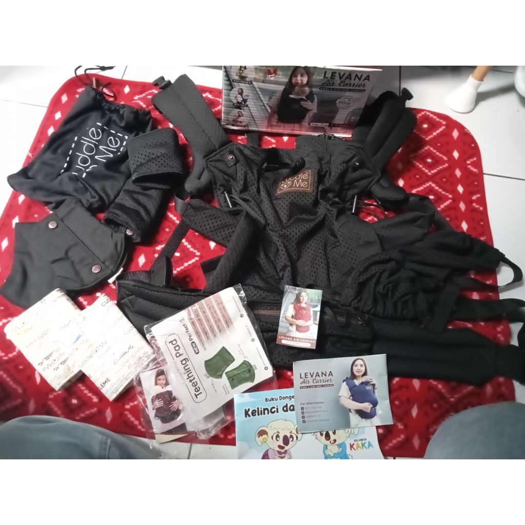 pelov gendongan cuddle me levana air black