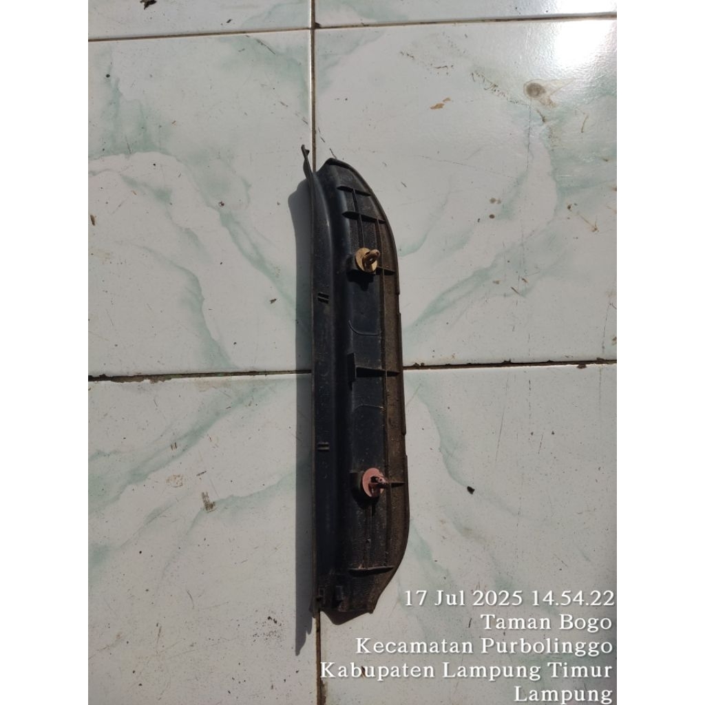 klem karpet Toyota Starlet kapsul kanan belakang