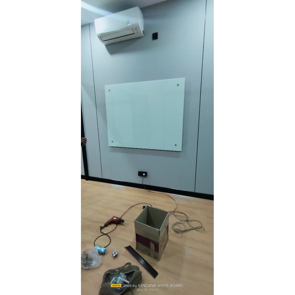 

Glass Board Magnetik Gantung 80 × 100 Cm