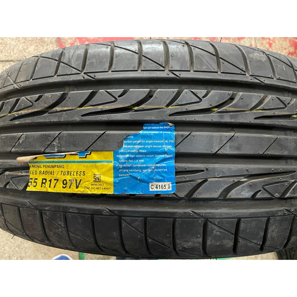 Ban Dunlop LM704 225/55 R17 (2017)