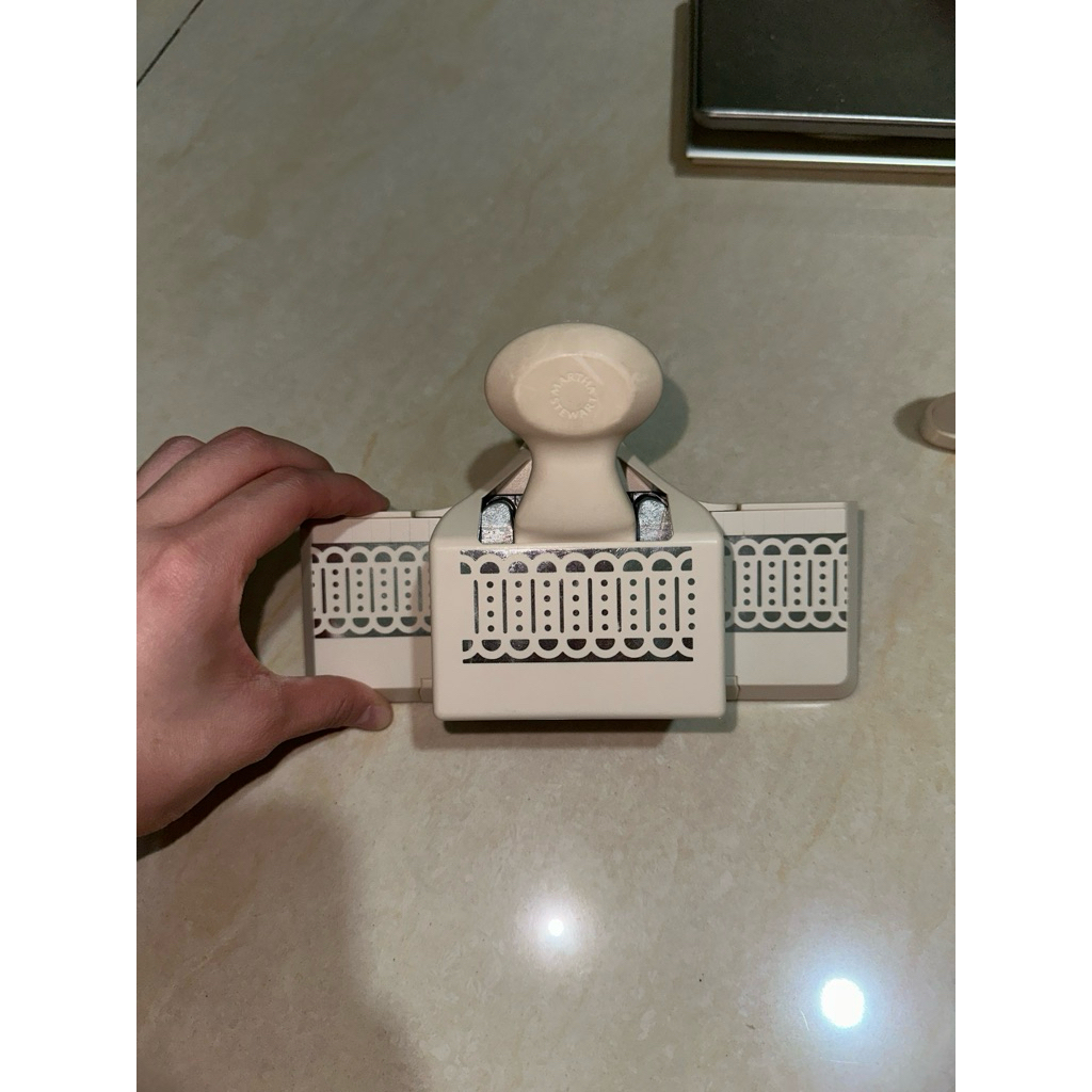 

MARTHA STEWART PUNCHER DOUBLE EDGE PUNCH PRELOVED MS 42 70020