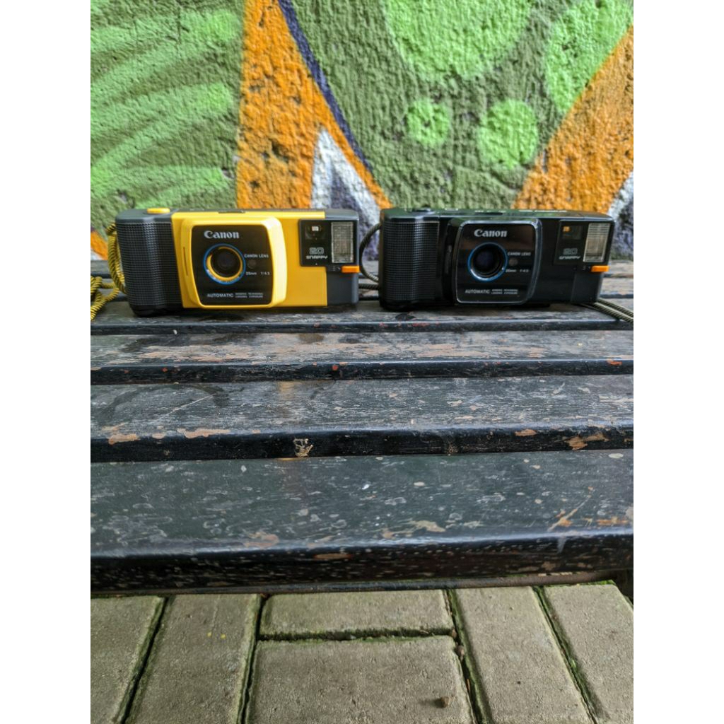 kamera jadul Canon Snappy 2pcs Hitam normal yg kuning off