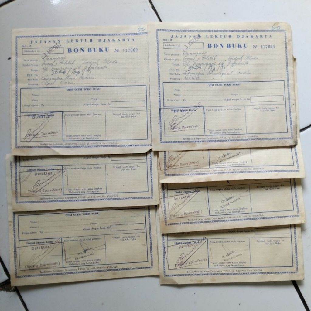 

1 Set Berisi 7 dokumen Jajasan Lektur Djakarta ( BON BUKU )