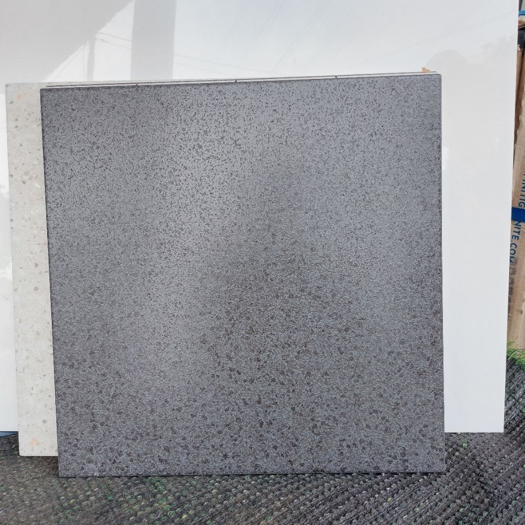 keramik lantai uk 40x40 terazo black KIA