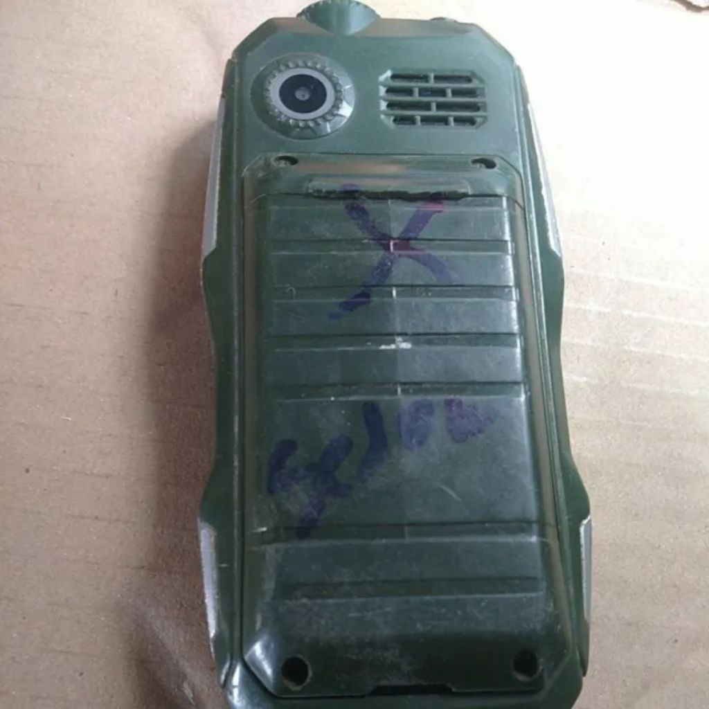 Hp Gunung Maxtron P12i kondisi tidak ada batre dan tutup belakang OK