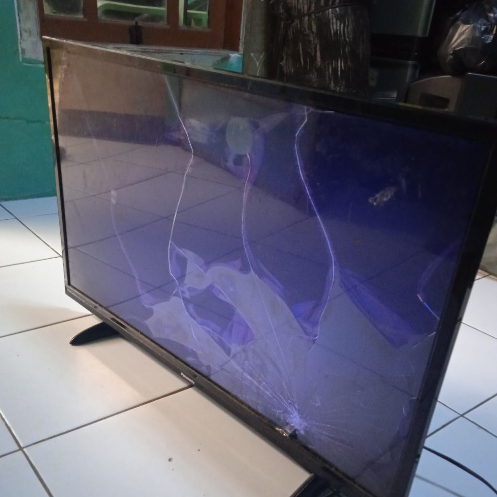 TV LED Panasonic TH32E305G Rusak Layar (Mesin Normal)