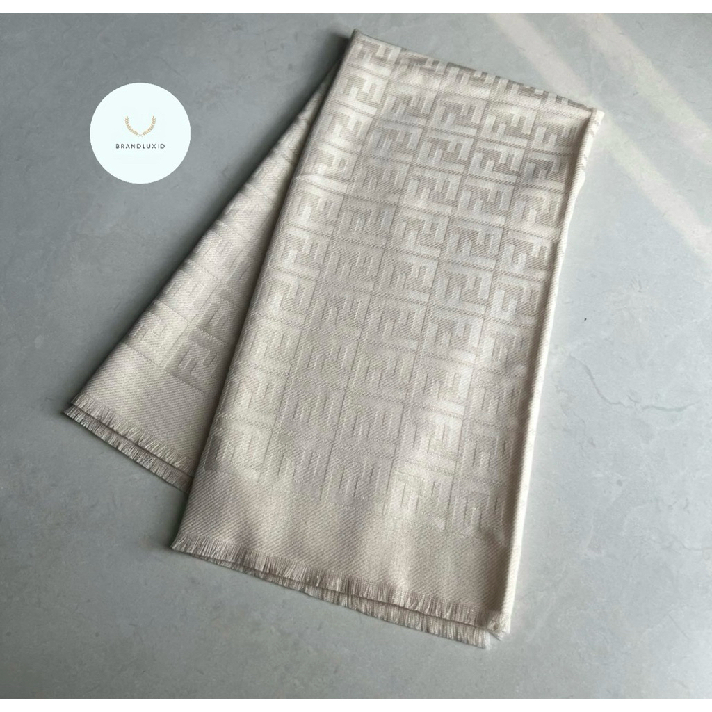 Fendi FF logo jacquard scarf in wool in camellia and metallic yarn