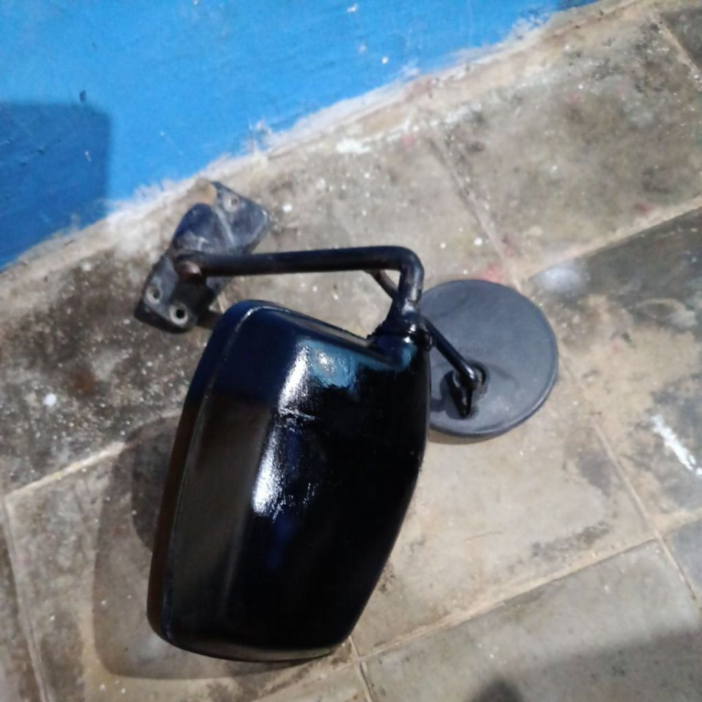 spion mazda E2000 kiri