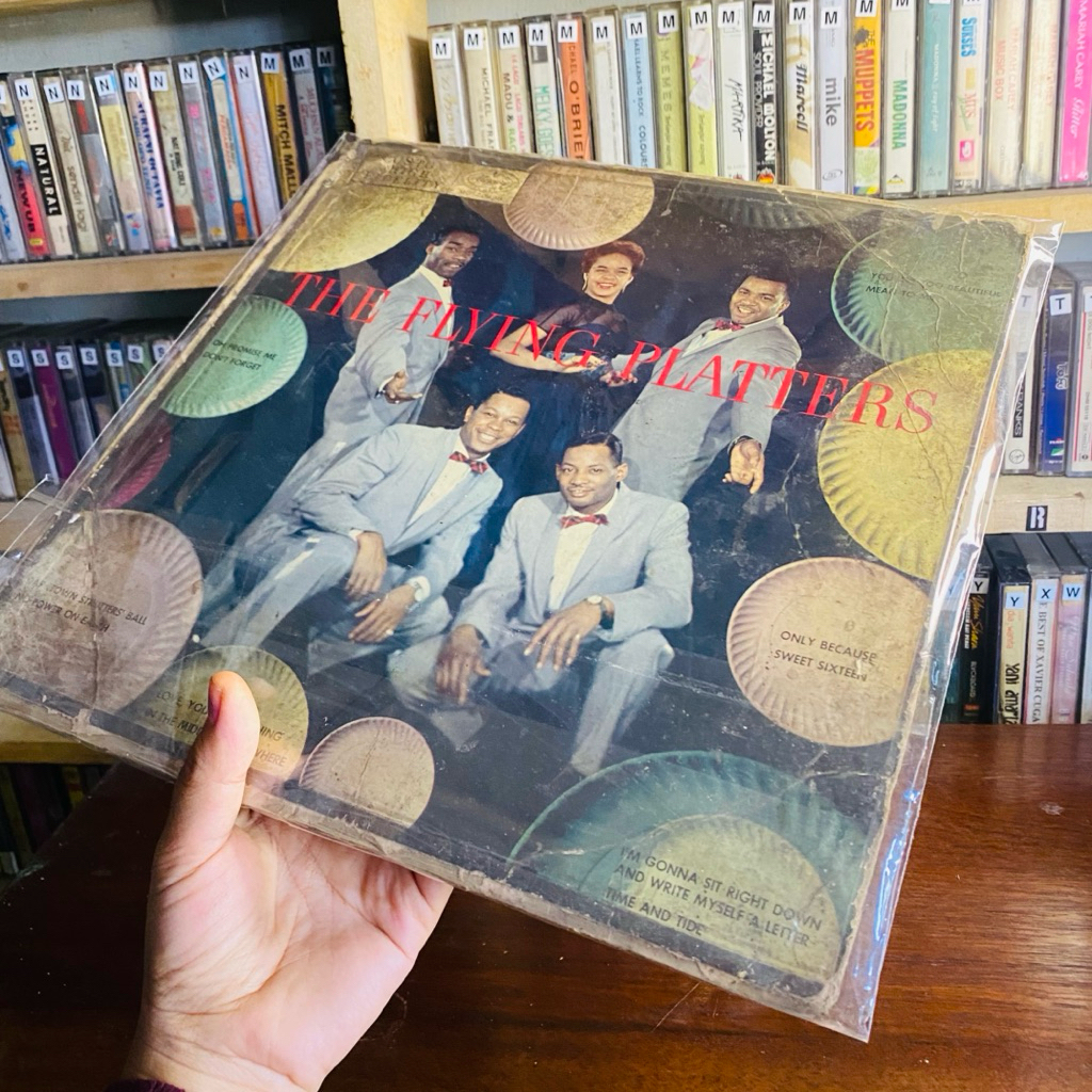 Piringan Hitam/Vinyl The Flying Platters – Koleksi Langka Musik Legendaris