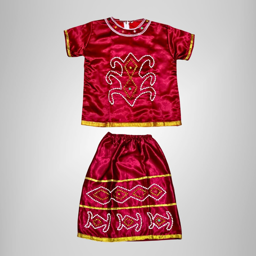 Baju Tradisional Kalimantan Barat Wanita