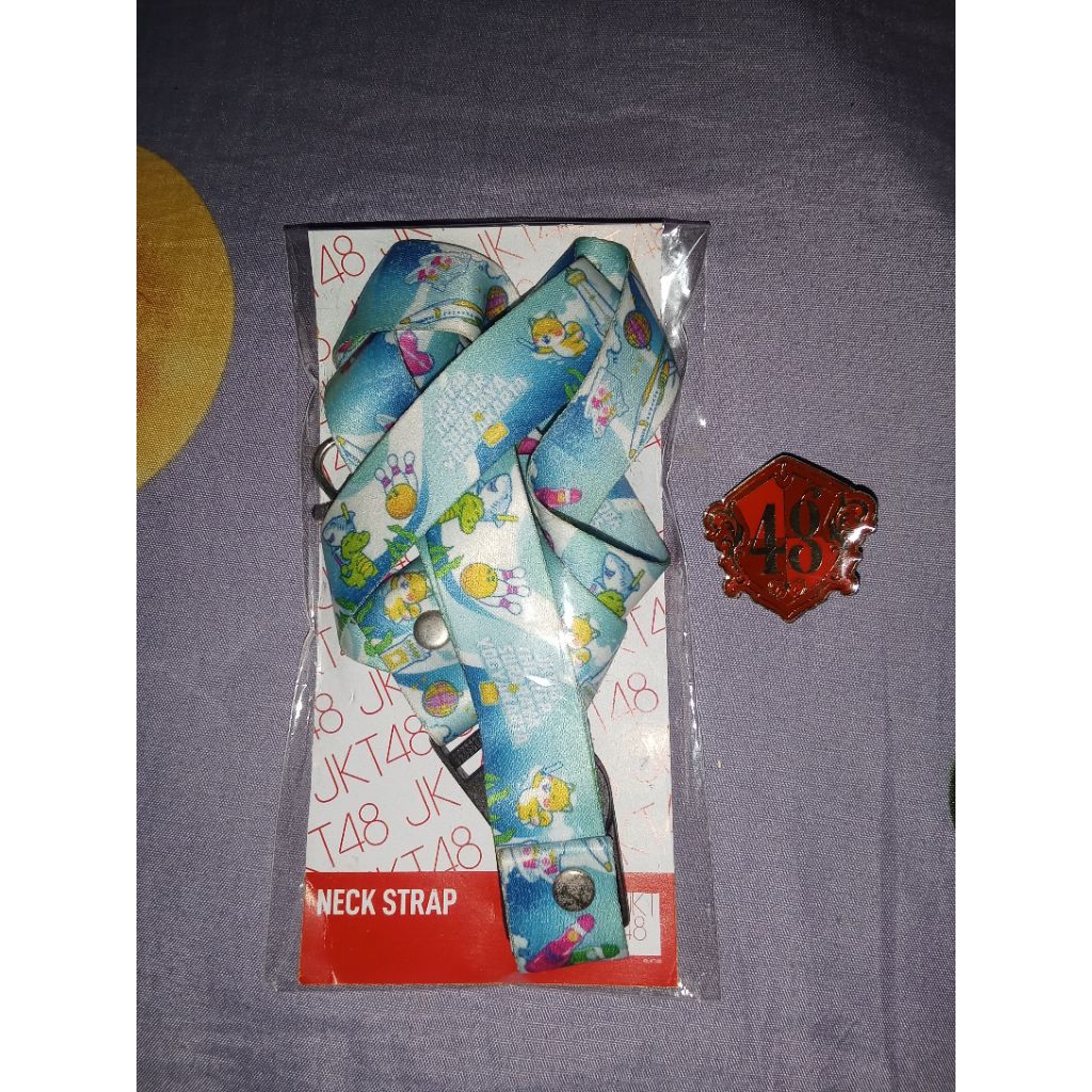 

Merchandise official JKT48||Lanyard JKT48 theater sementara + pin magic hour