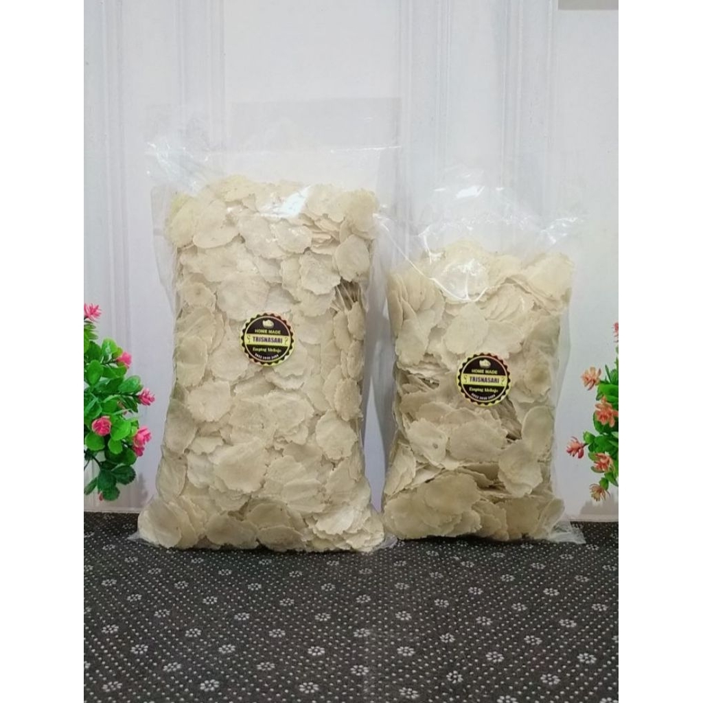 

Emping Melinjo mentah super tipis original ukuran kecil // (1 biji/emping)