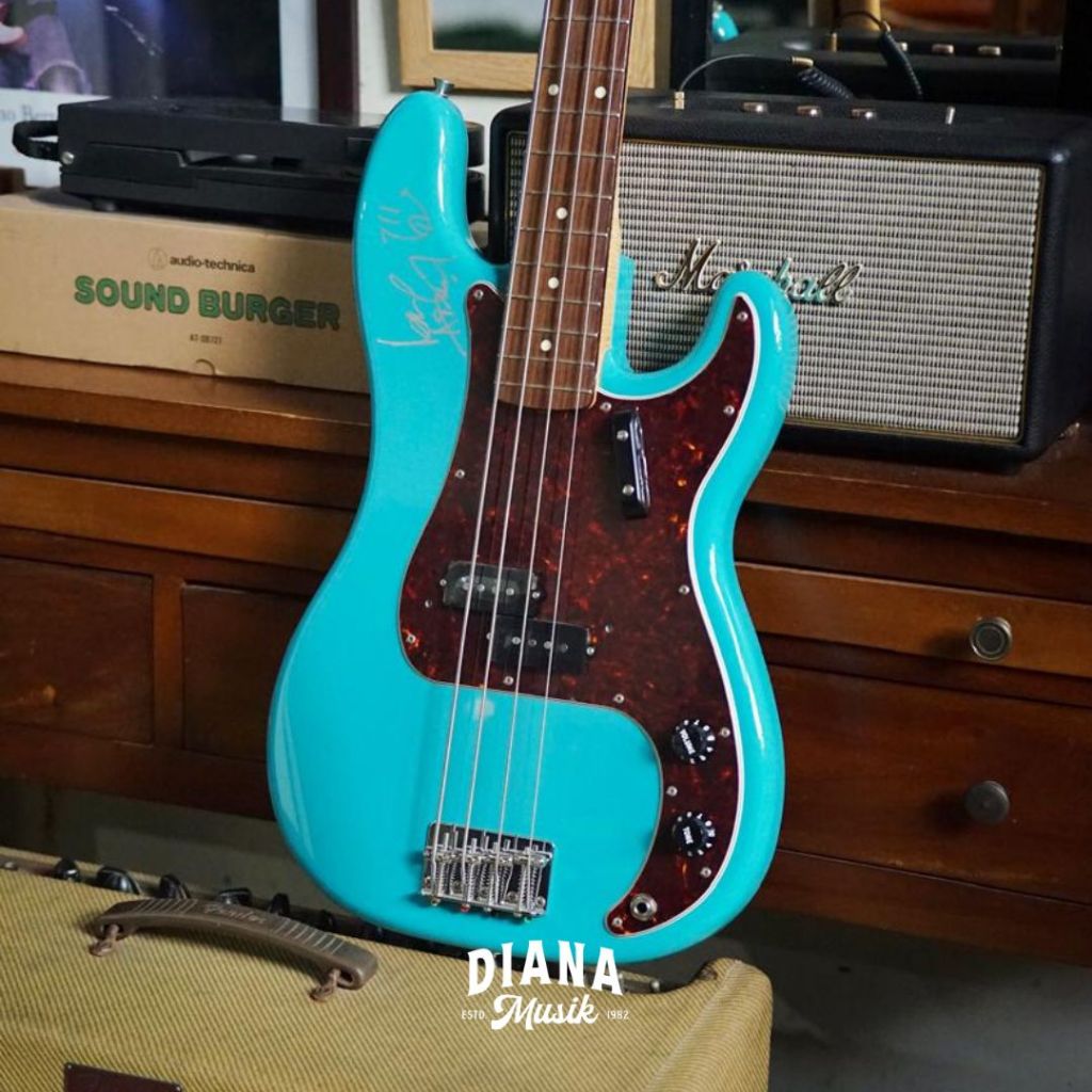 Bass Elektrik Fender Japan Adam Subarkah Signature Precision Bass Guitar, Rosewood FB, Taos Turquois