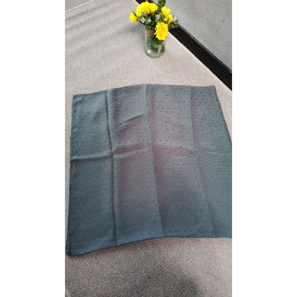 segi empat polos second-kerudung preloved segi empat polos merk ethica